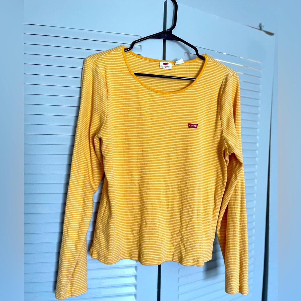 Levi’s Long Sleeved Tshirt